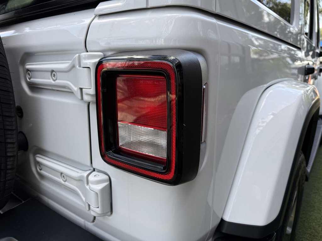 Used 2021 Jeep Wrangler Unlimited Sahara w/ Uconnect 4C Nav & Sound Group AWD/4WD image 12