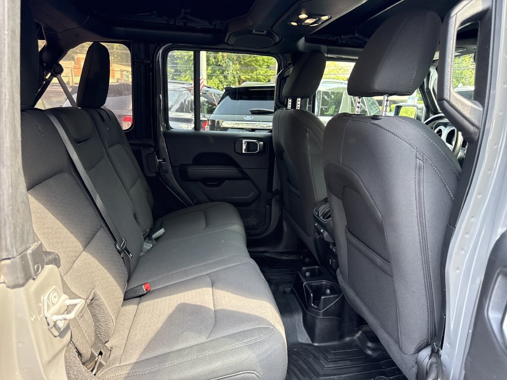 Used 2021 Jeep Wrangler Unlimited Sahara AWD/4WD image 30
