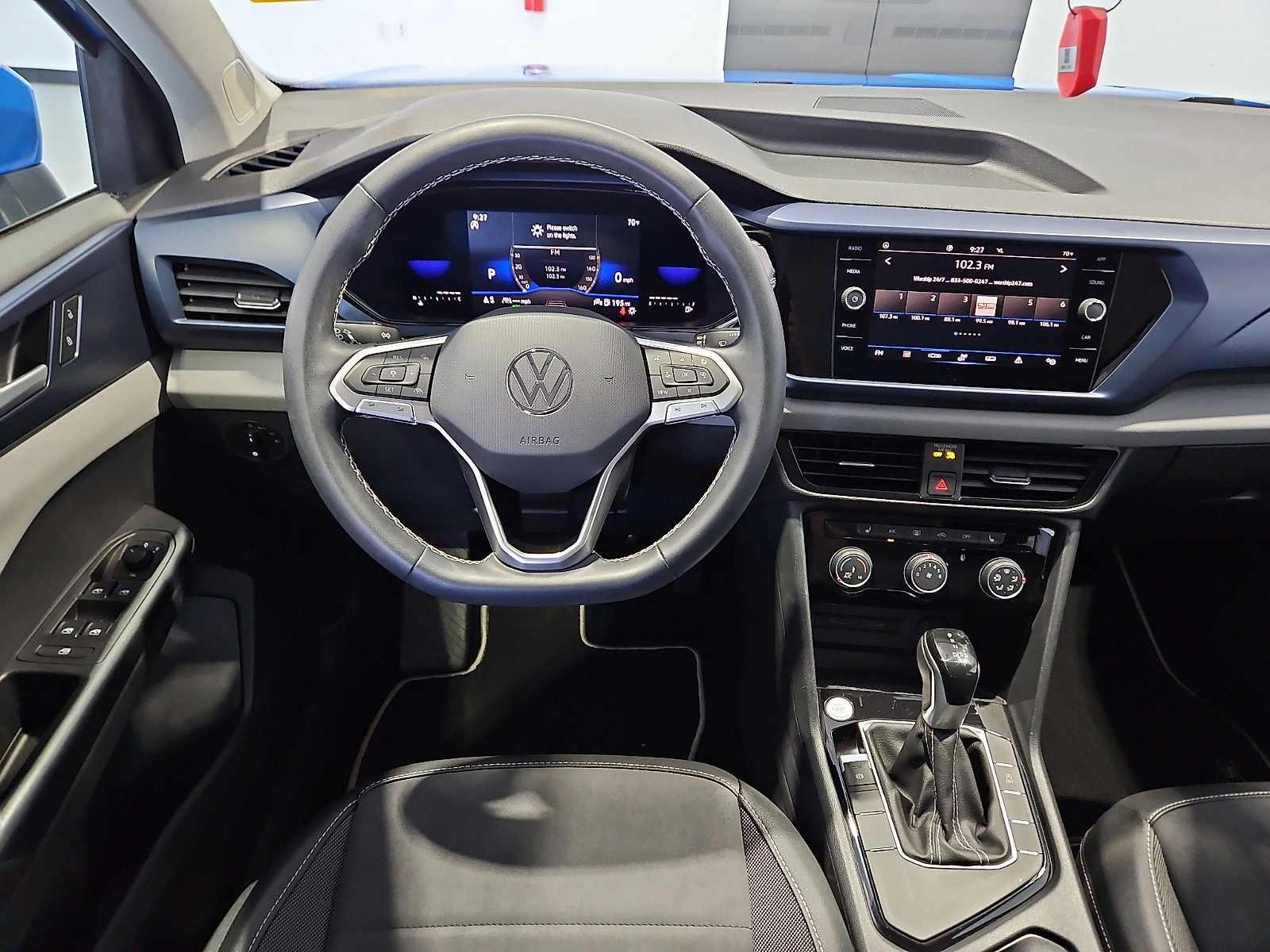 Certified 2023 Volkswagen Taos SE w/ Black Wheel Package FWD image 9