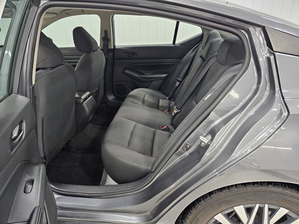 Used 2024 Nissan Altima 2.5 SV FWD image 12
