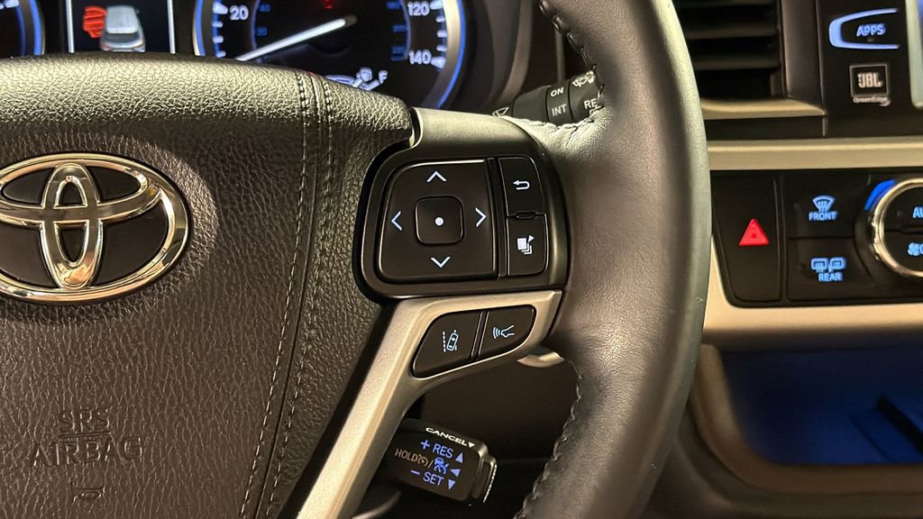 Used 2018 Toyota Highlander Limited image 22