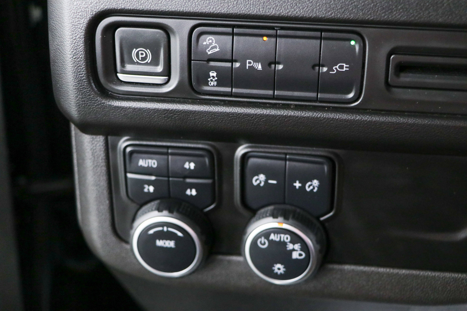 Used 2021 Chevrolet Tahoe Z71 w/ Rear Media and Nav Package AWD/4WD image 24