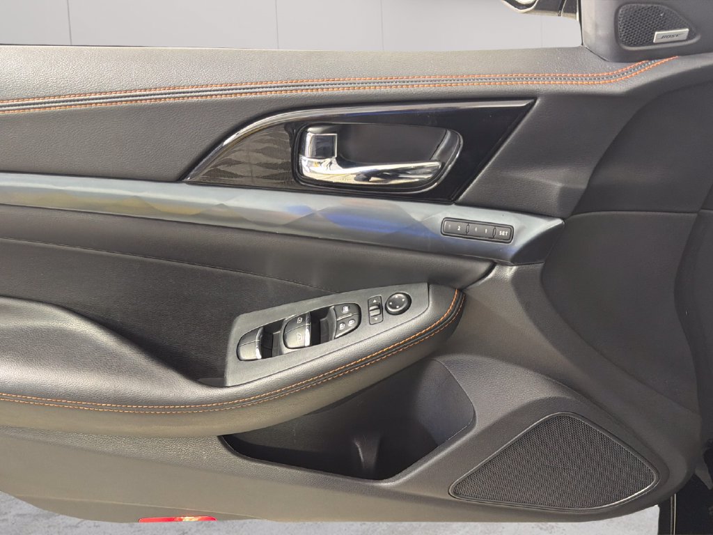 Used 2022 Nissan Maxima SR w/ Sport Mat Group FWD image 25