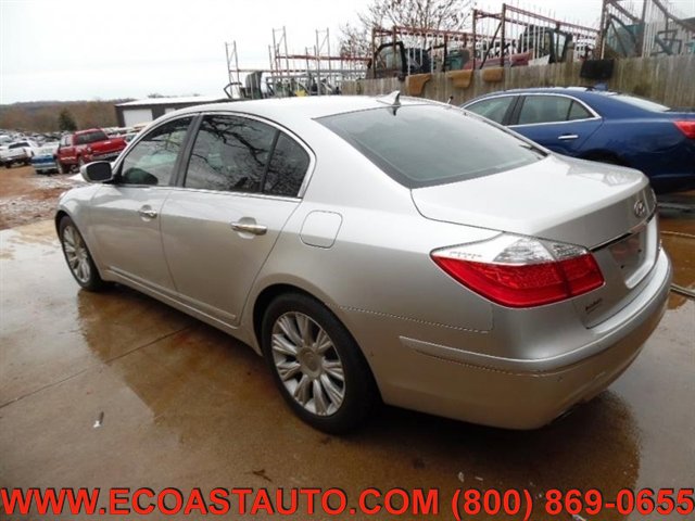 Used 2009 Hyundai Genesis 3.8 w/ Technology Pkg 4 RWD image 3