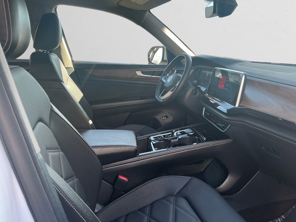 Used 2025 Volkswagen Atlas SE image 15