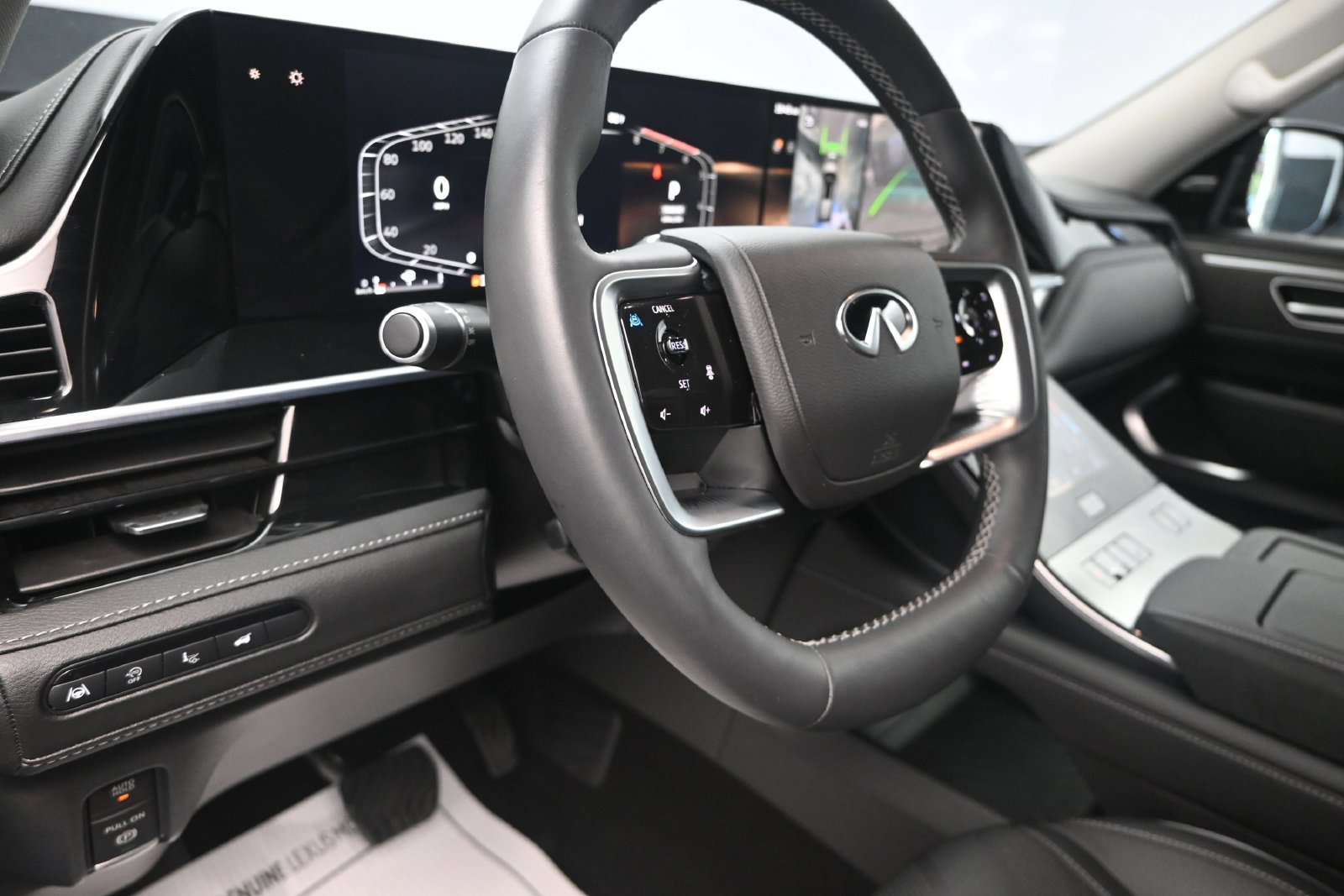 Certified 2025 INFINITI QX80 Luxe RWD image 12
