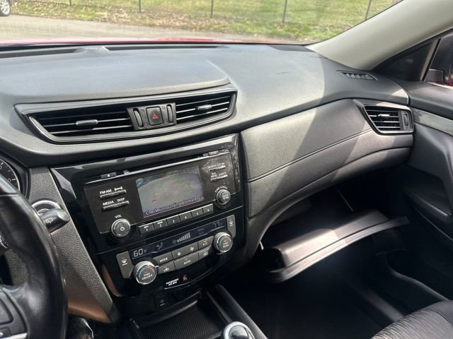 Used 2017 Nissan Rogue SV image 37