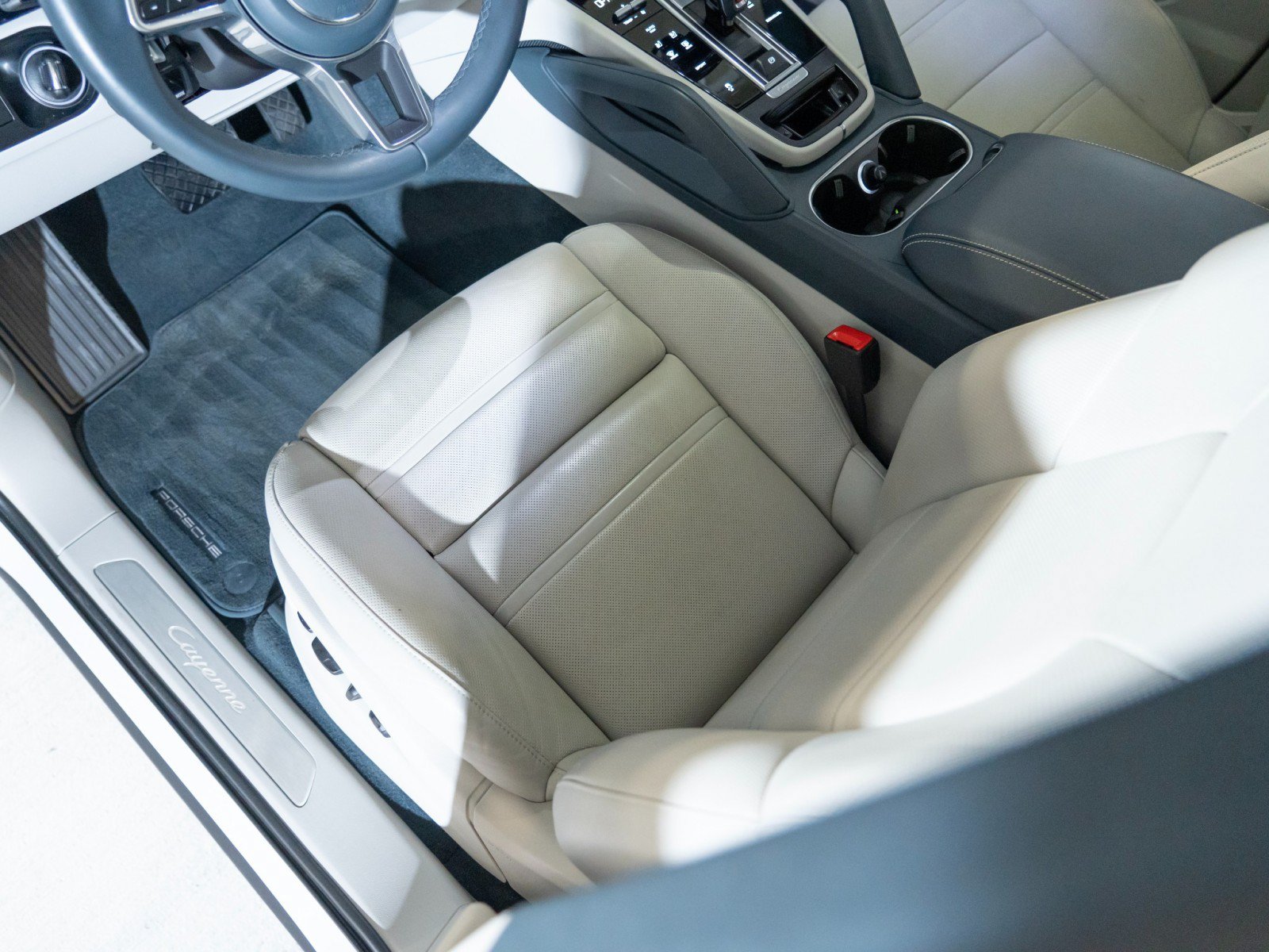 Certified 2023 Porsche Cayenne AWD/4WD image 14