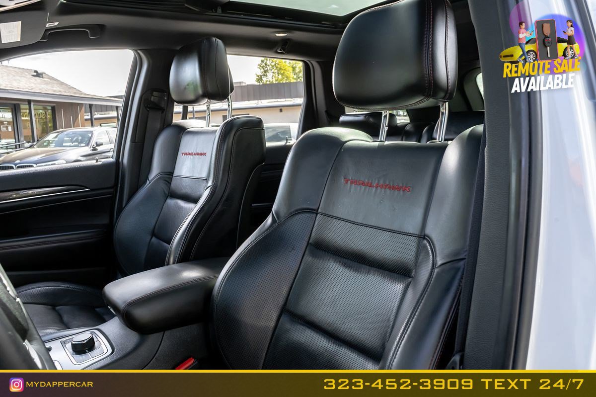 Used 2017 Jeep Grand Cherokee Trailhawk w/ Trailhawk Luxury Group AWD/4WD image 12