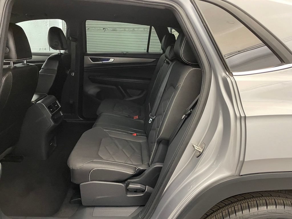 Used 2024 Volkswagen Atlas Cross Sport SE FWD image 24