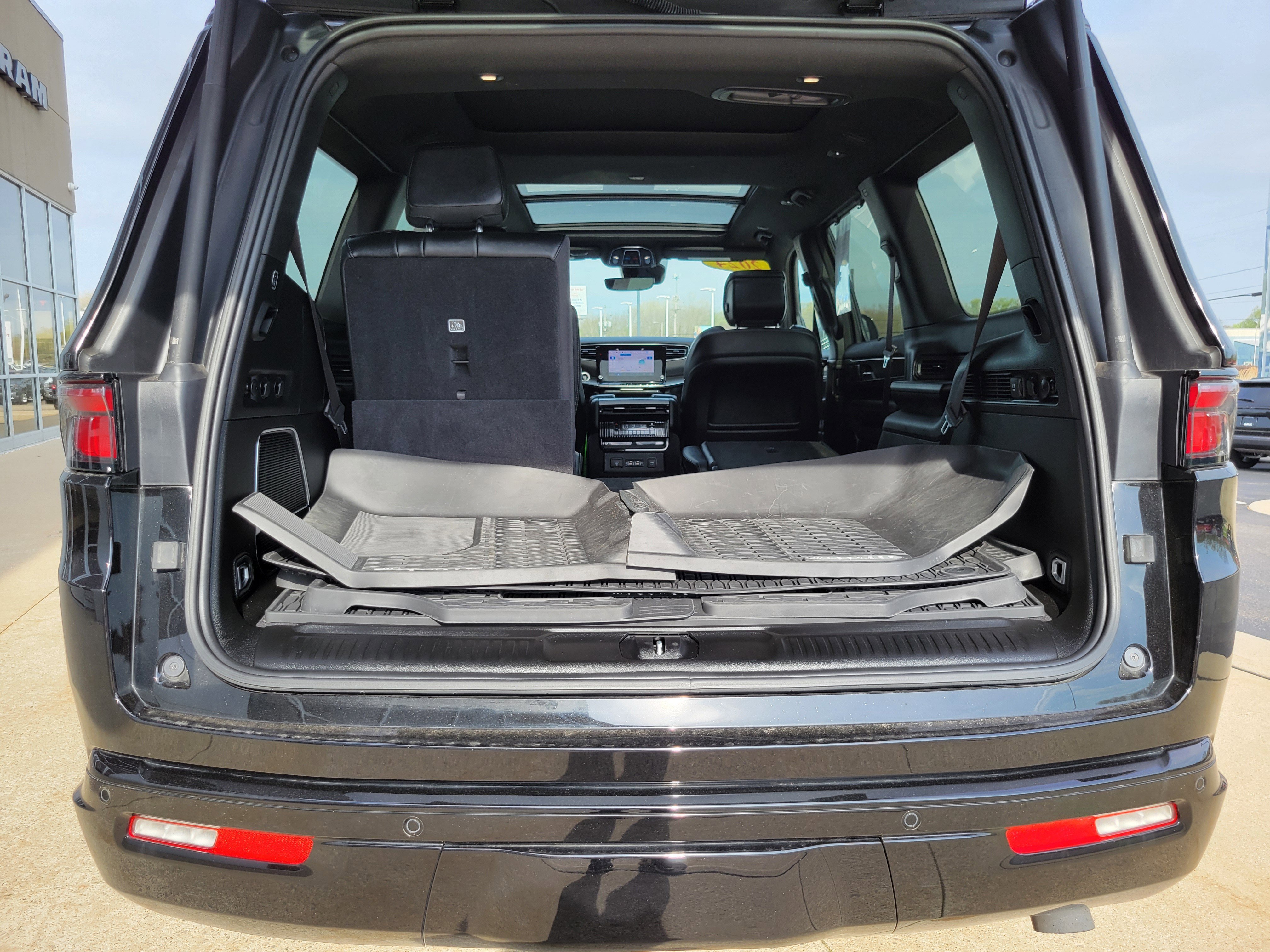 Used 2024 Jeep Wagoneer Series II w/ Convenience Group I AWD/4WD image 20