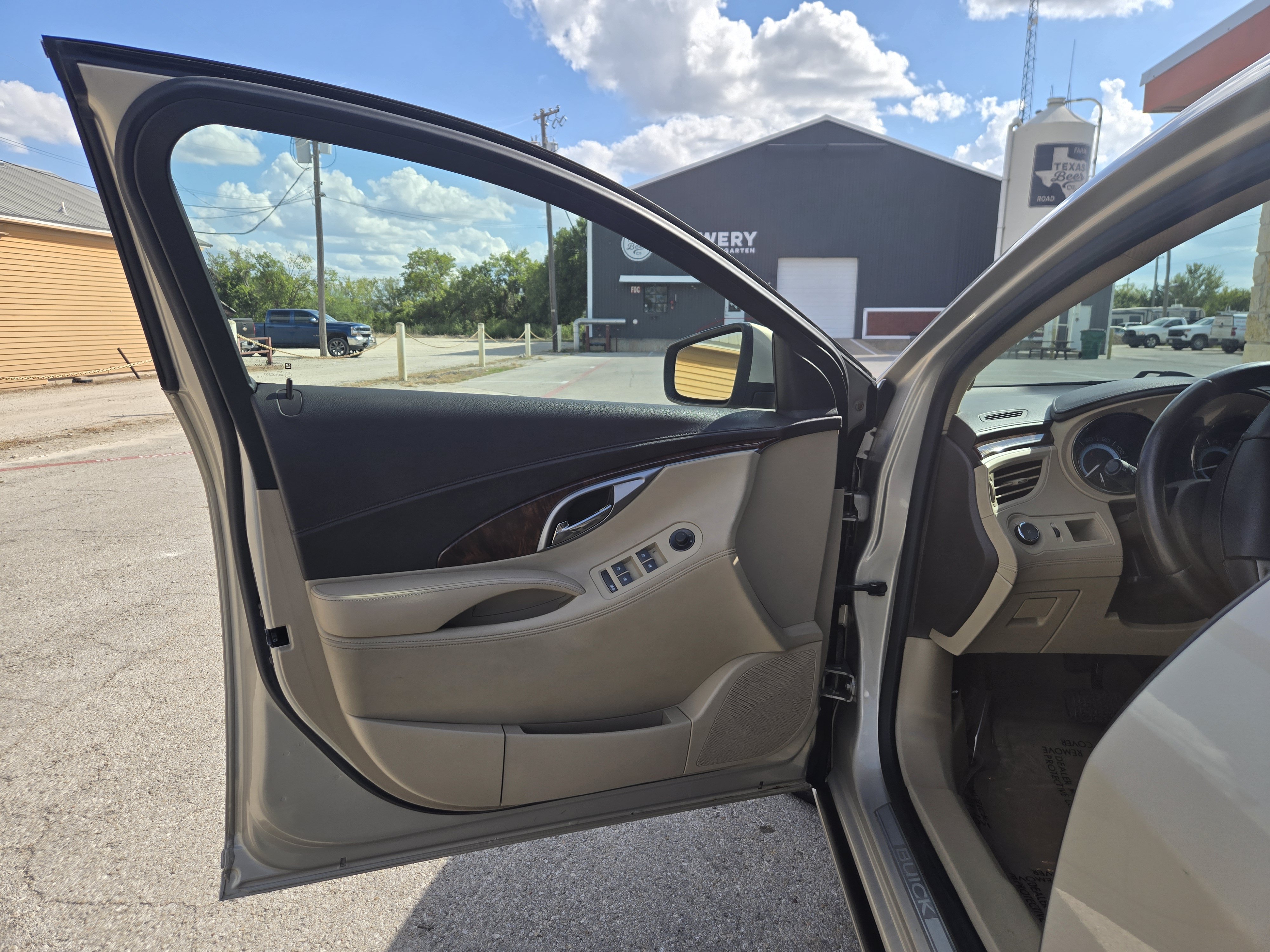 Used 2010 Buick LaCrosse CXL FWD image 4