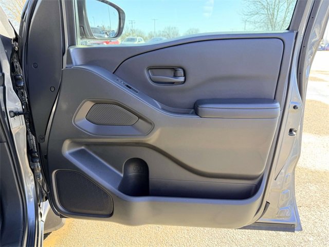 Used 2025 Nissan Frontier S w/ S Utility Package image 8