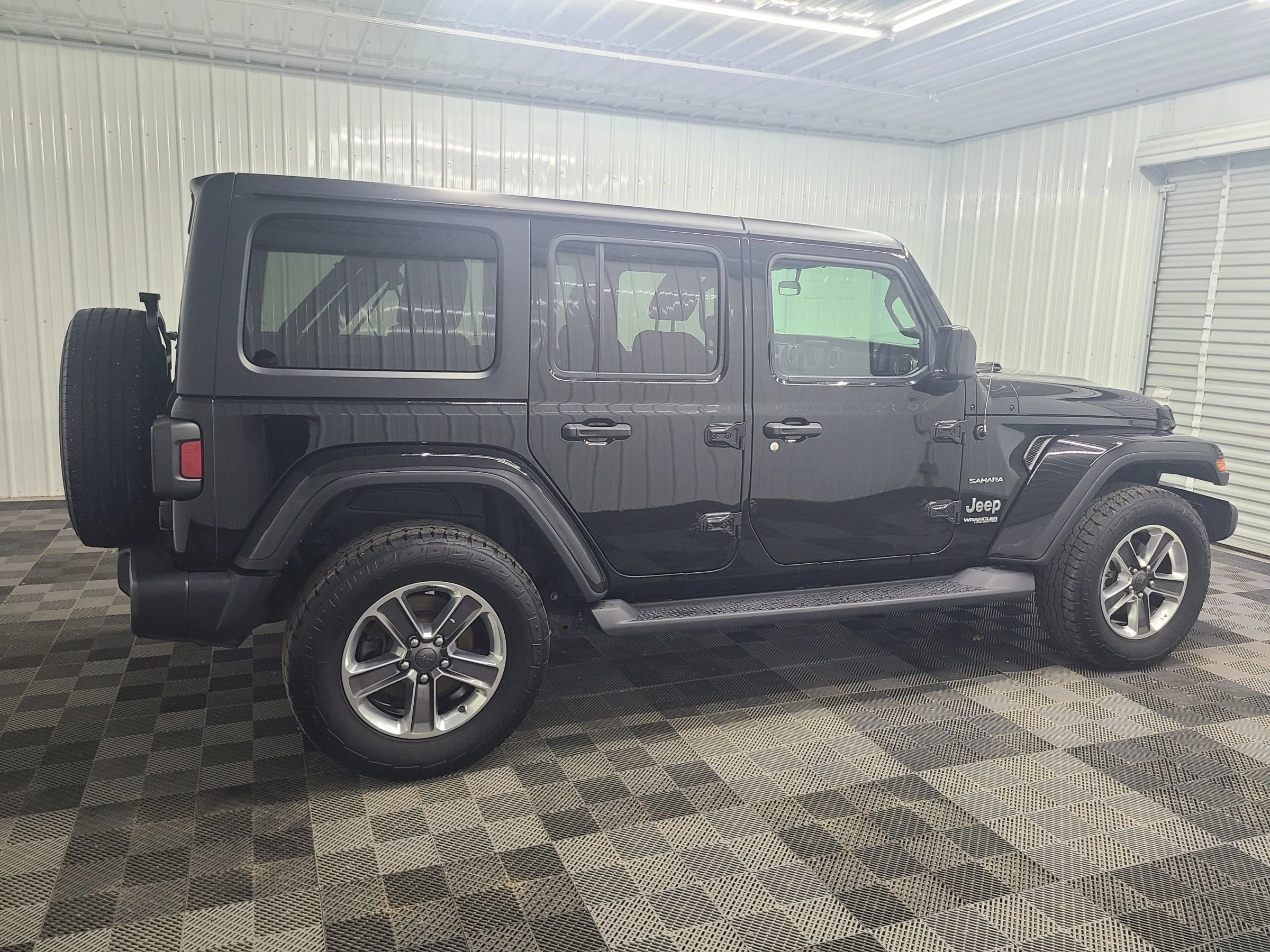 Used 2020 Jeep Wrangler Unlimited Sahara AWD/4WD image 12