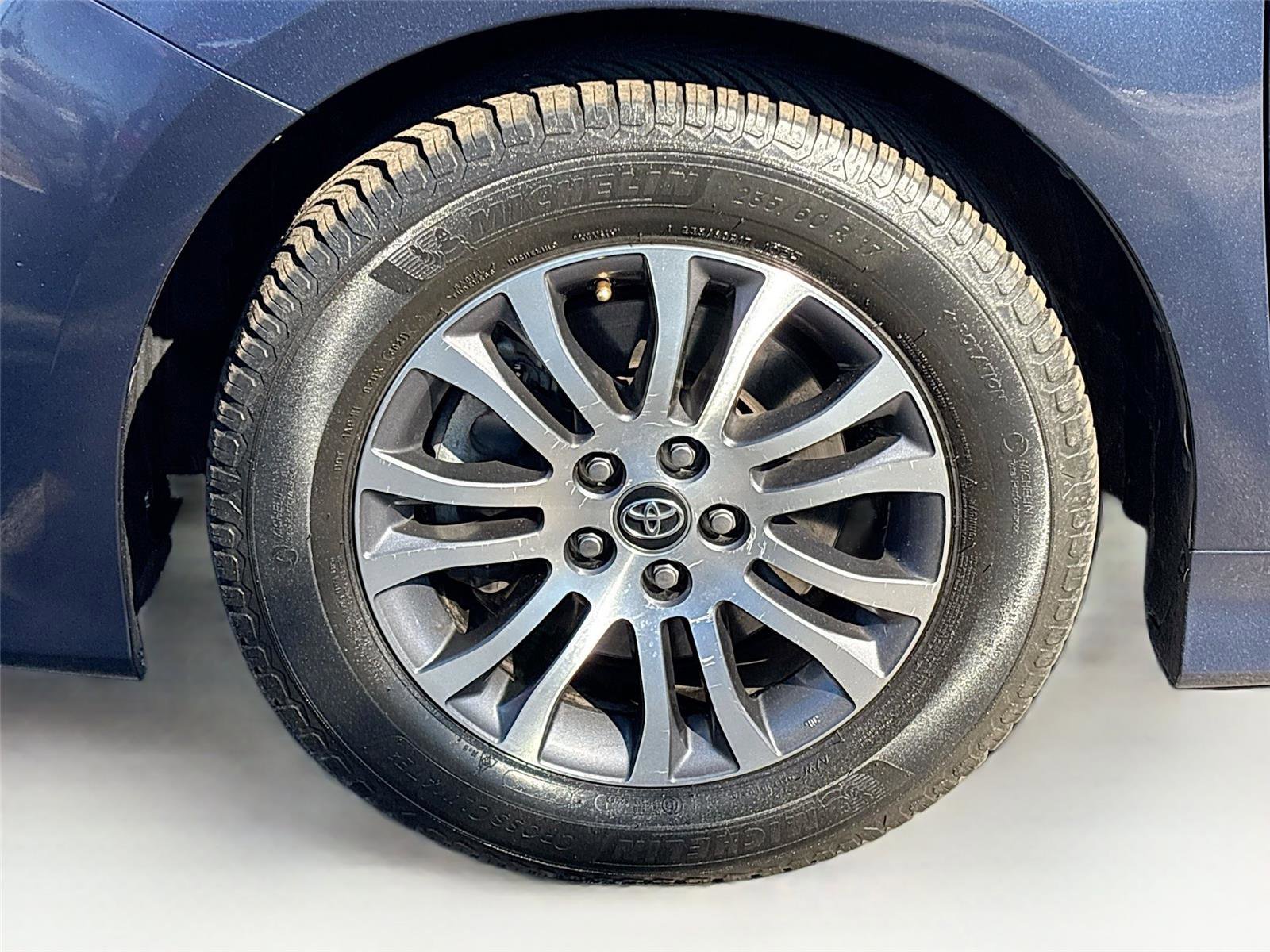 Used 2020 Toyota Sienna XLE image 32