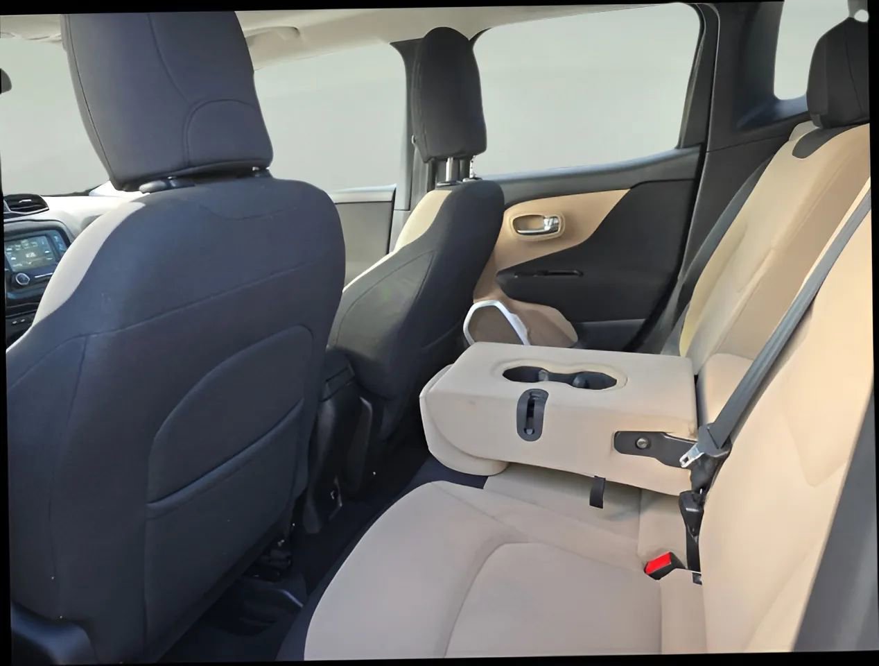 Used 2015 Jeep Renegade Latitude w/ Popular Equipment Group image 11