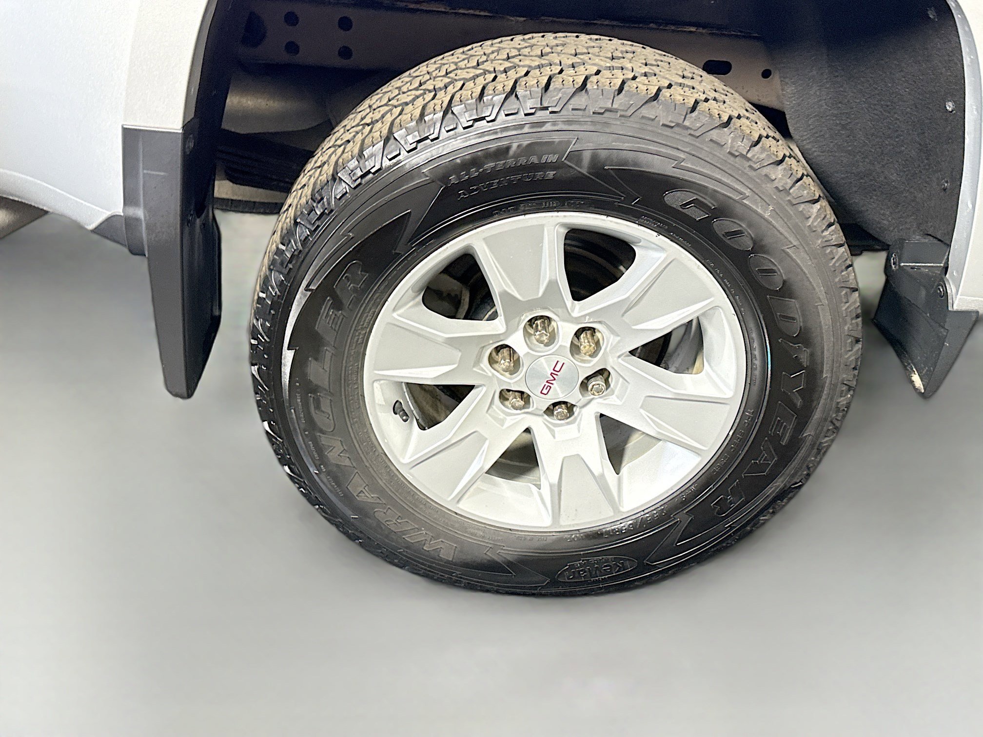 Used 2017 GMC Canyon SLE image 32