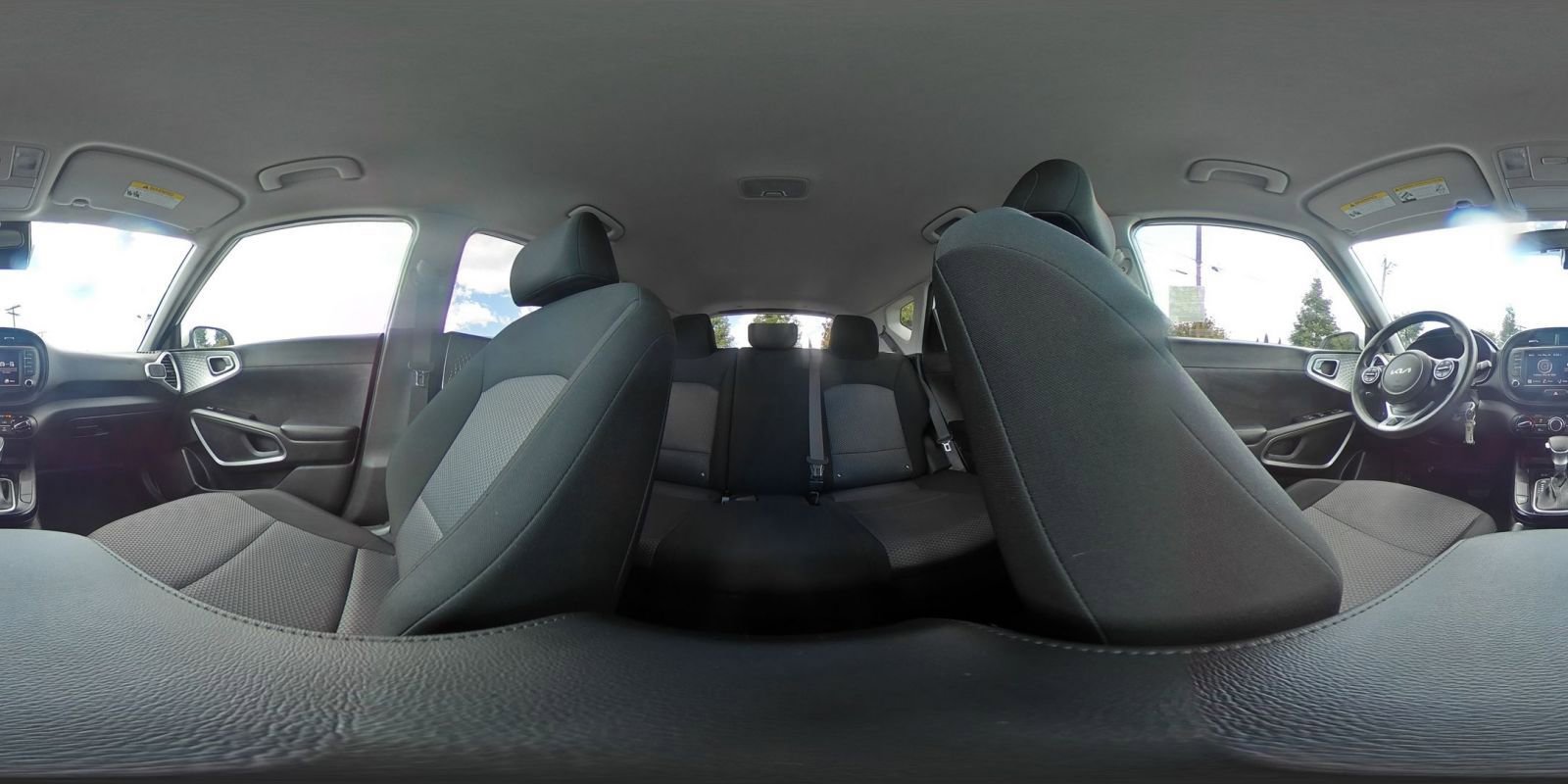 Used 2025 Kia Soul LX w/ LX Technology Package FWD image 40