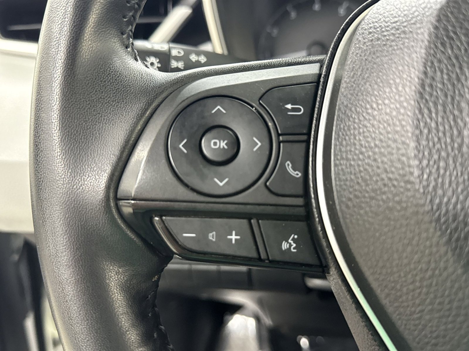 Used 2023 Toyota Corolla SE image 37