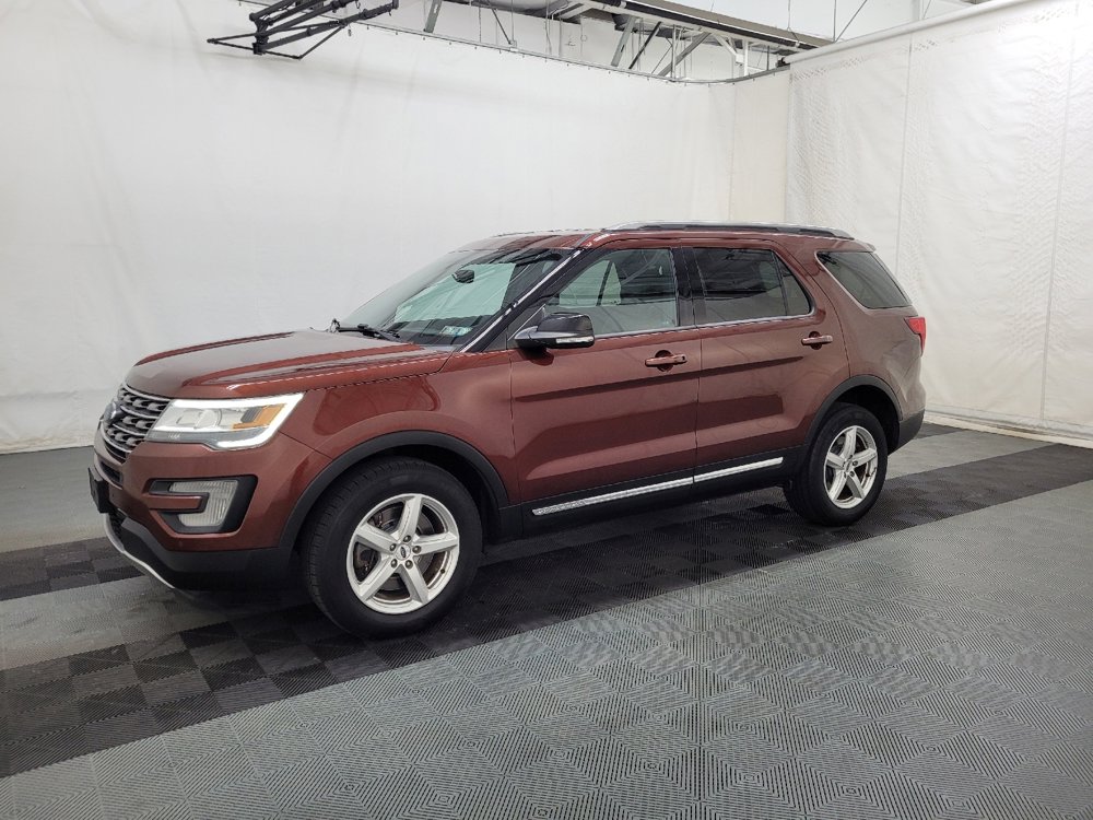 Used 2016 Ford Explorer XLT w/ Equipment Group 202A AWD/4WD image 2