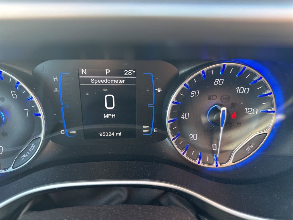 Used 2017 Chrysler Pacifica Touring-L w/ Tire & Wheel Group image 27