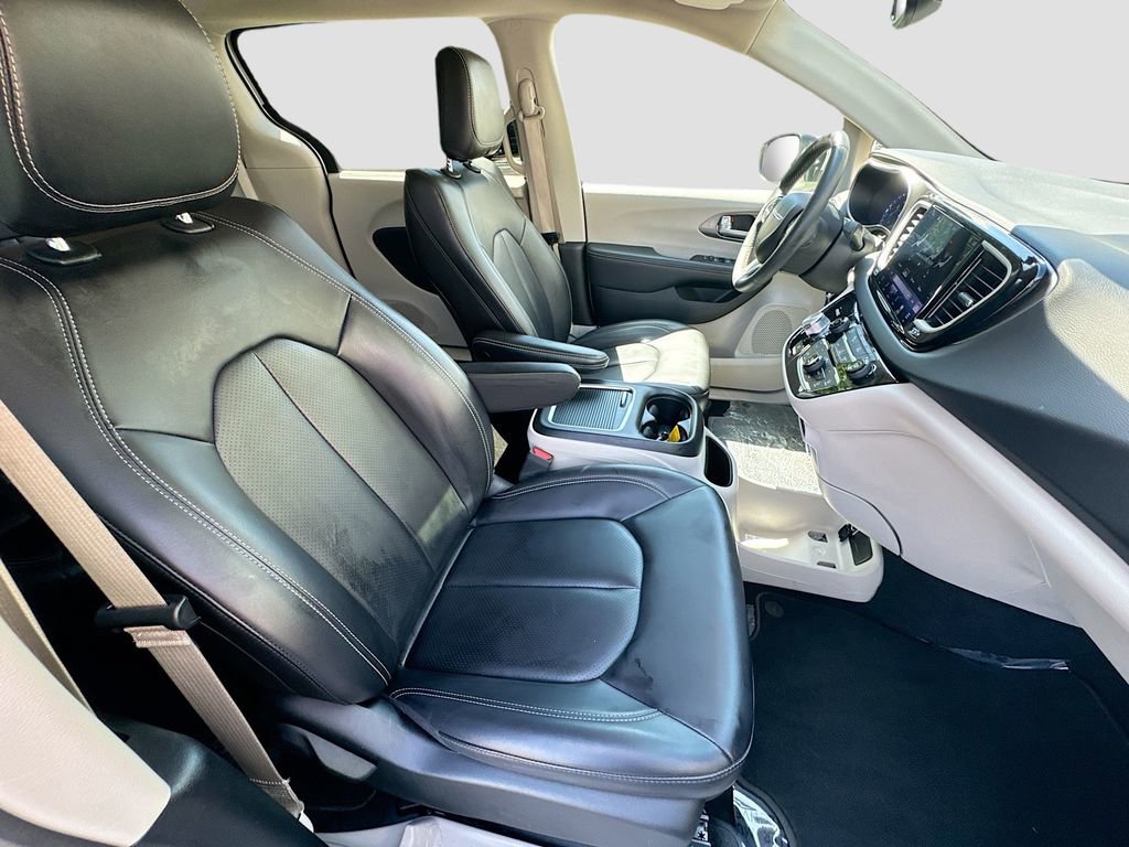 Used 2023 Chrysler Pacifica Touring-L FWD image 24