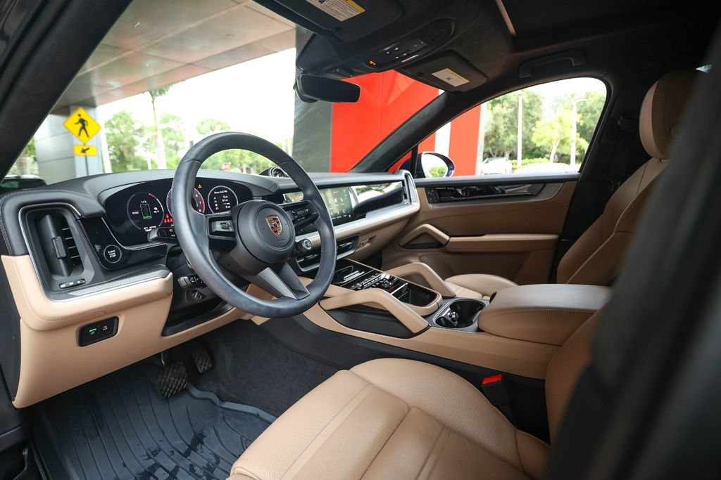 Used 2024 Porsche Cayenne Coupe AWD/4WD image 27