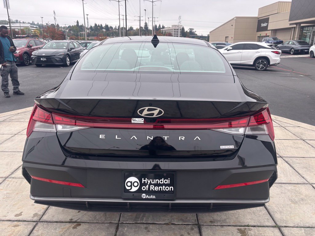 Certified 2026 Hyundai Elantra Hybrid FWD image 10