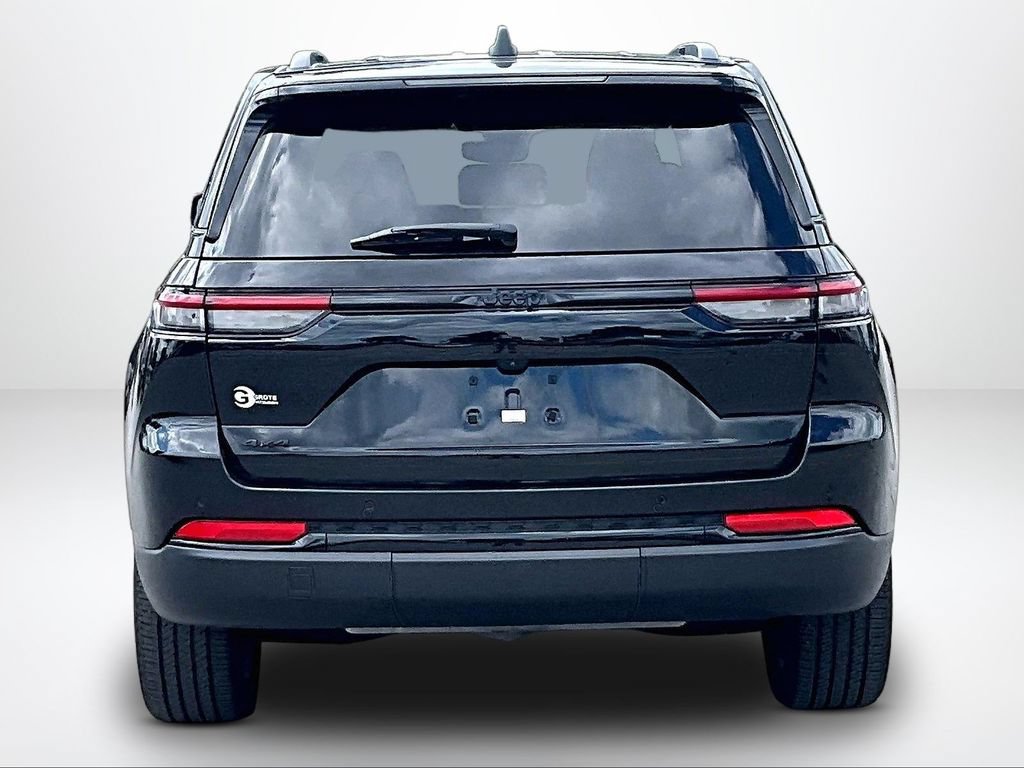 Used 2023 Jeep Grand Cherokee Altitude AWD/4WD image 5