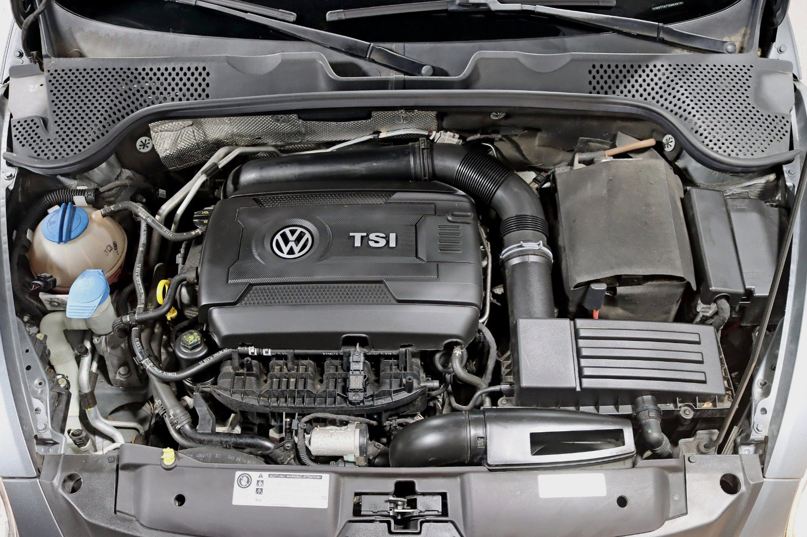 Used 2014 Volkswagen Beetle R-Line FWD image 32