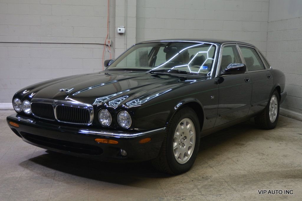 Used 2000 Jaguar XJ8 image 2