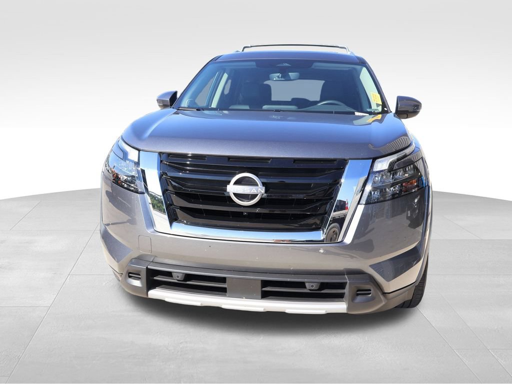 Used 2025 Nissan Pathfinder SL w/ SL Premium Package AWD/4WD image 4