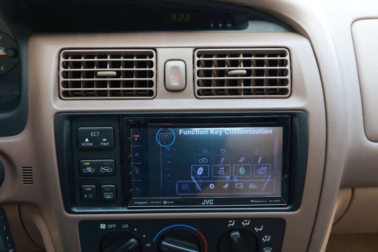 Used 1996 Toyota Avalon XL FWD image 36