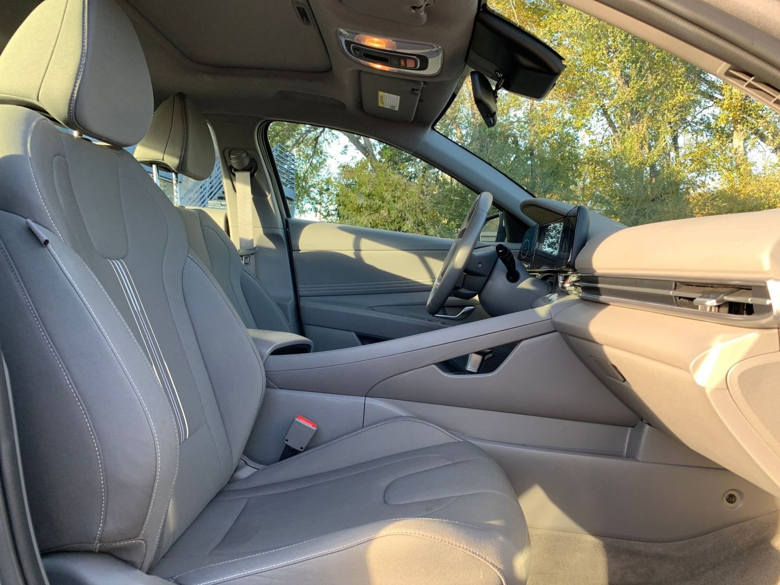 Used 2025 Hyundai Elantra SEL image 34