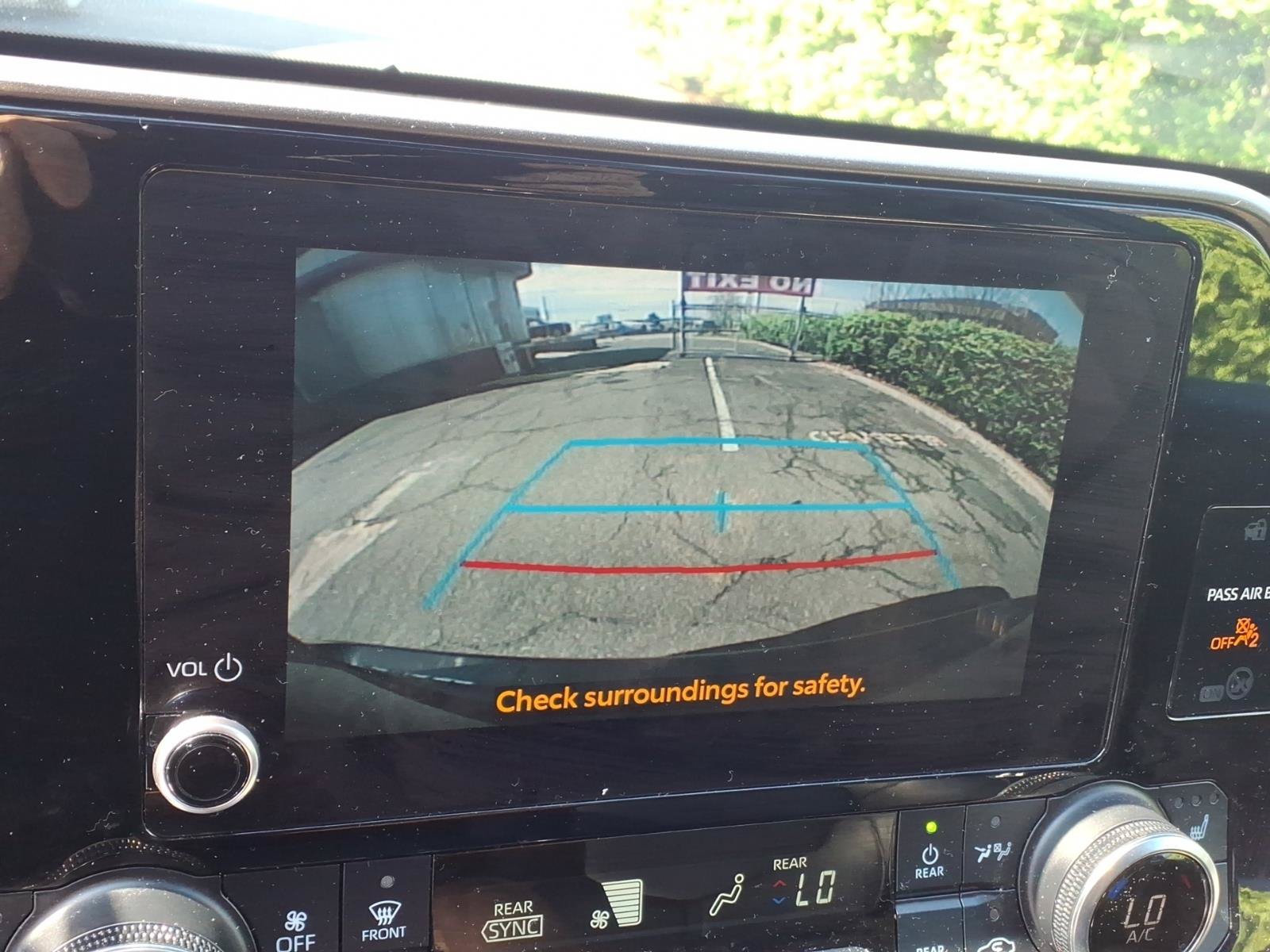 Used 2023 Toyota Highlander XLE AWD/4WD image 14