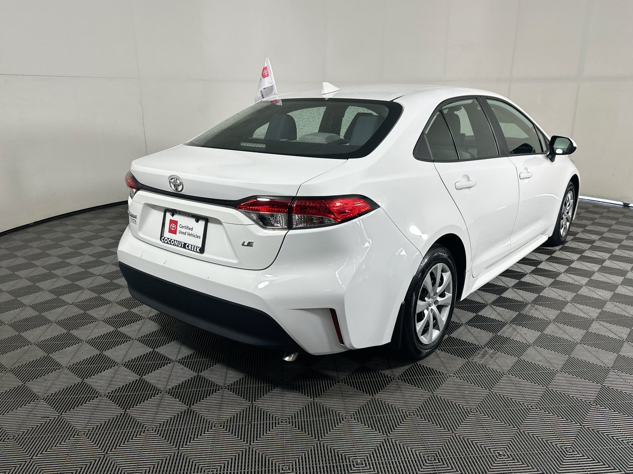 Certified 2025 Toyota Corolla LE FWD image 3