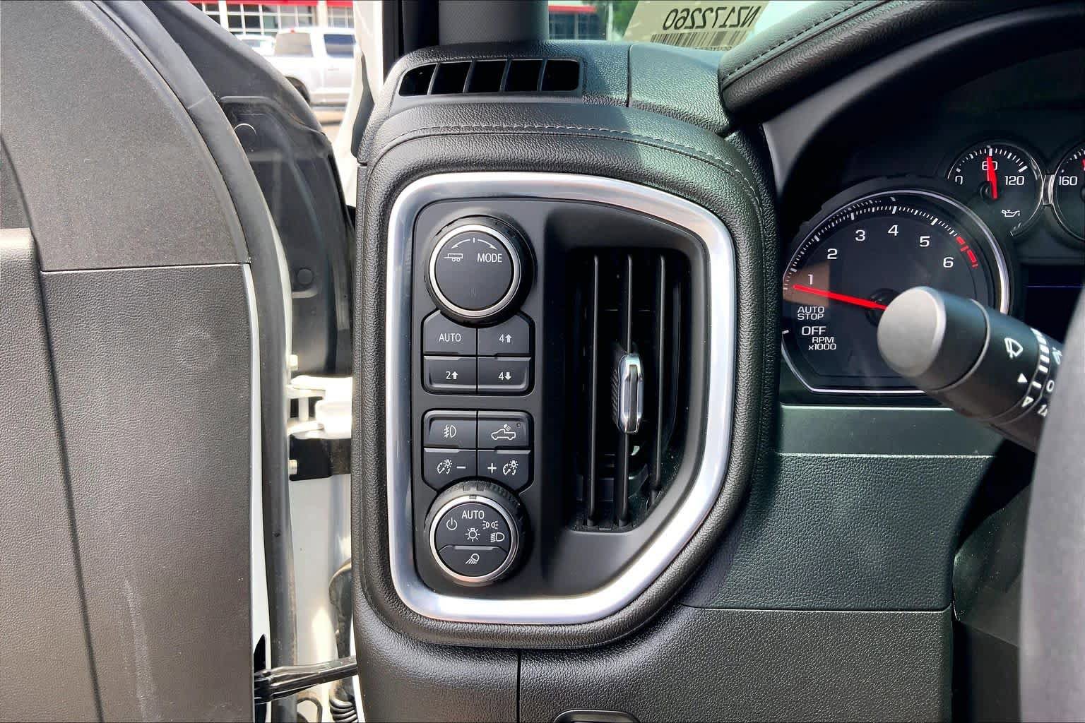 Used 2022 Chevrolet Silverado 1500 LTZ AWD/4WD image 36