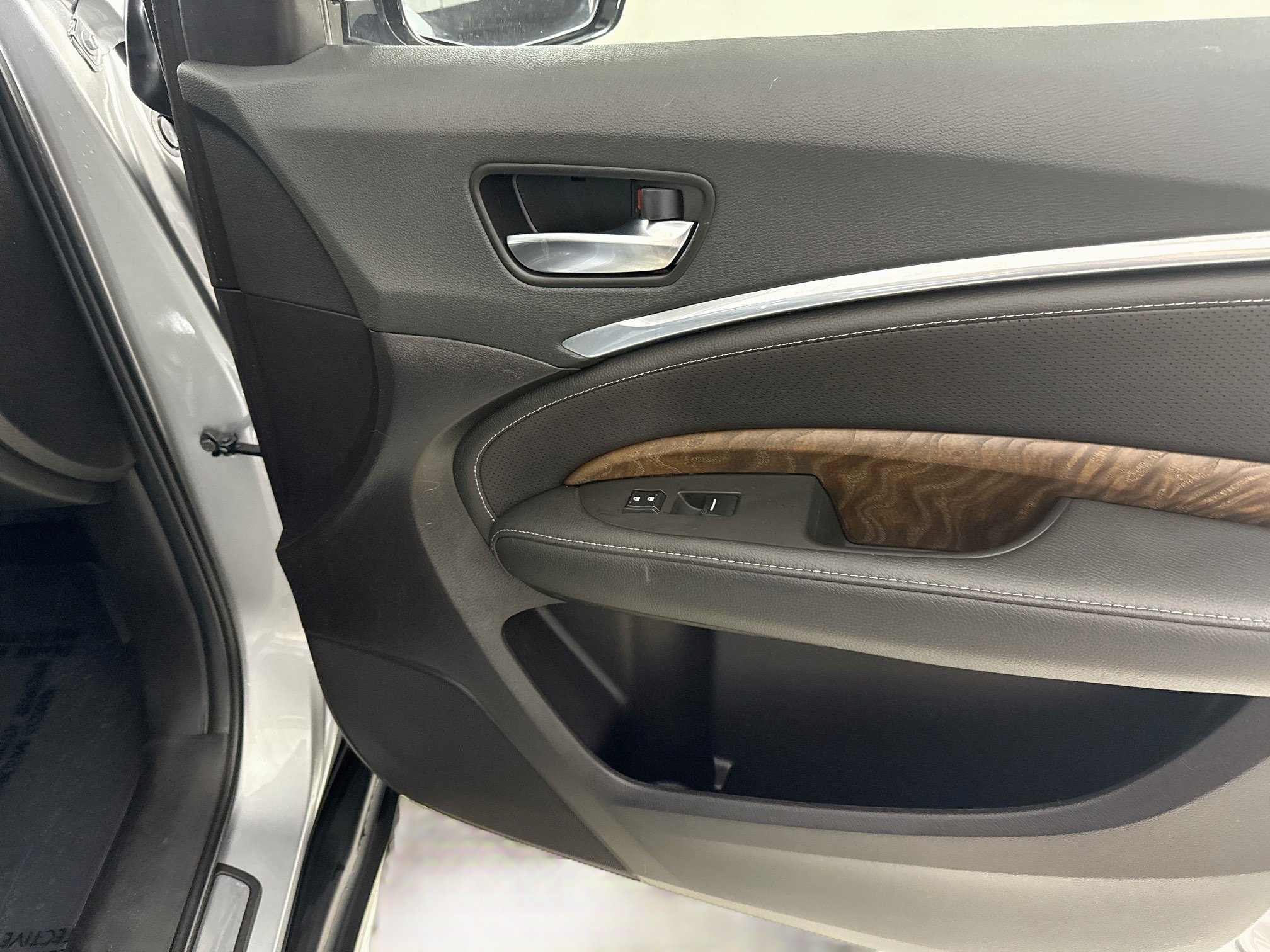 Used 2020 Acura MDX w/ Technology Package AWD/4WD image 31