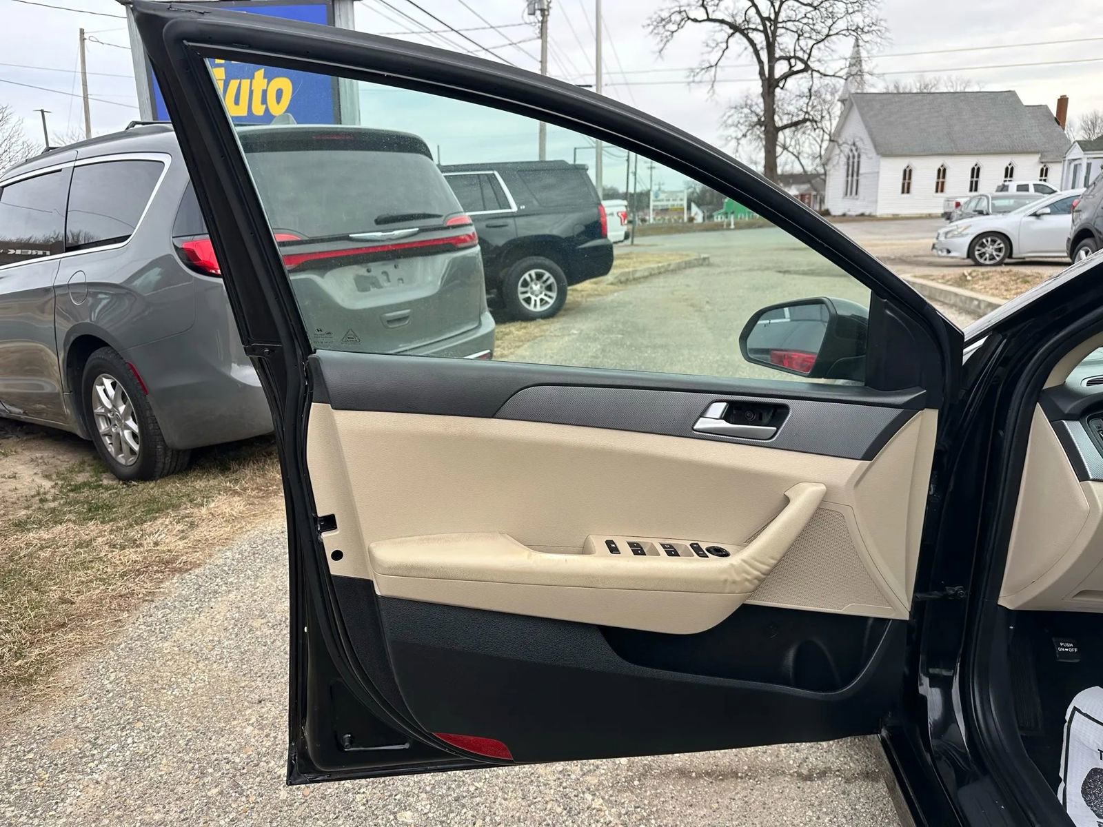 Used 2018 Hyundai Sonata SE w/ Cargo Package image 16