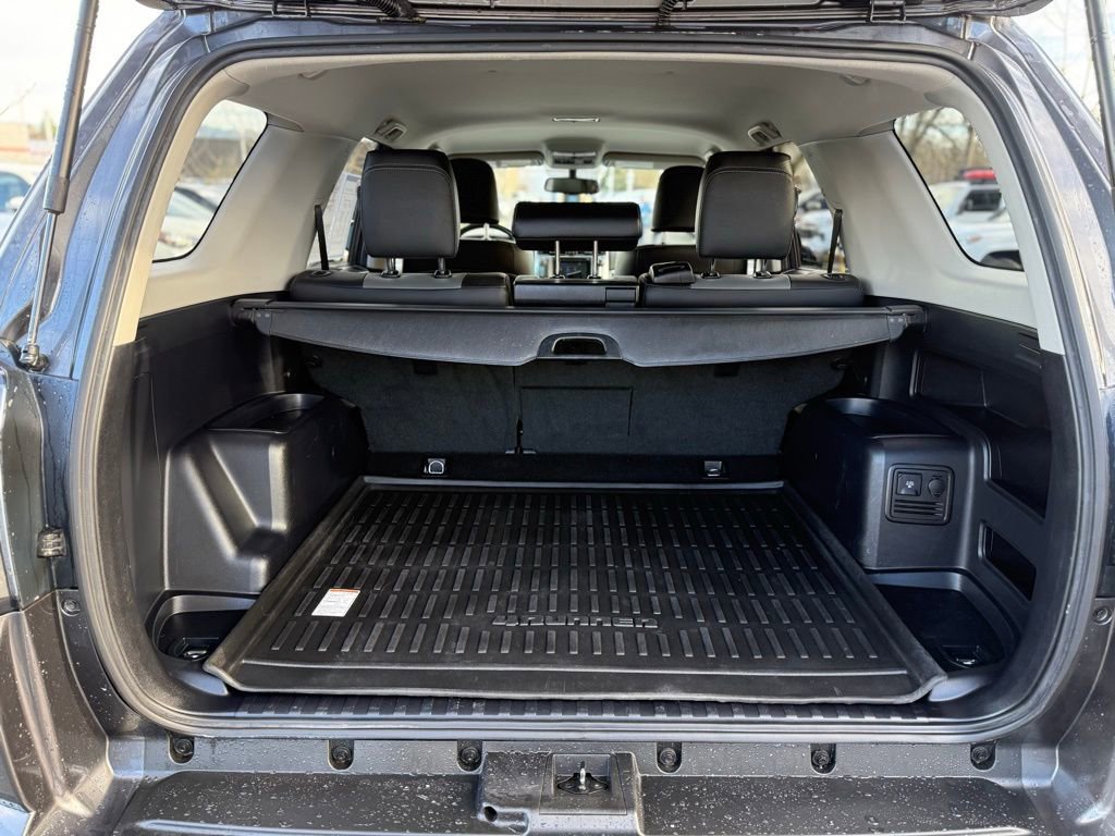 Used 2017 Toyota 4Runner SR5 Premium image 11