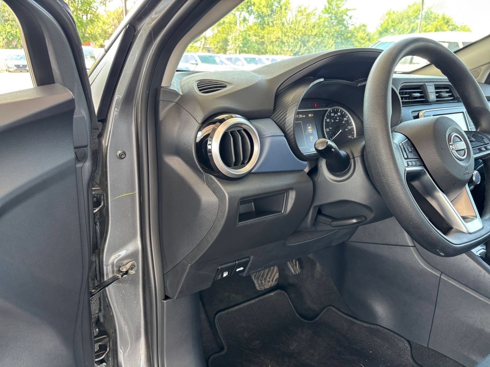 Used 2025 Nissan Versa SV FWD image 32