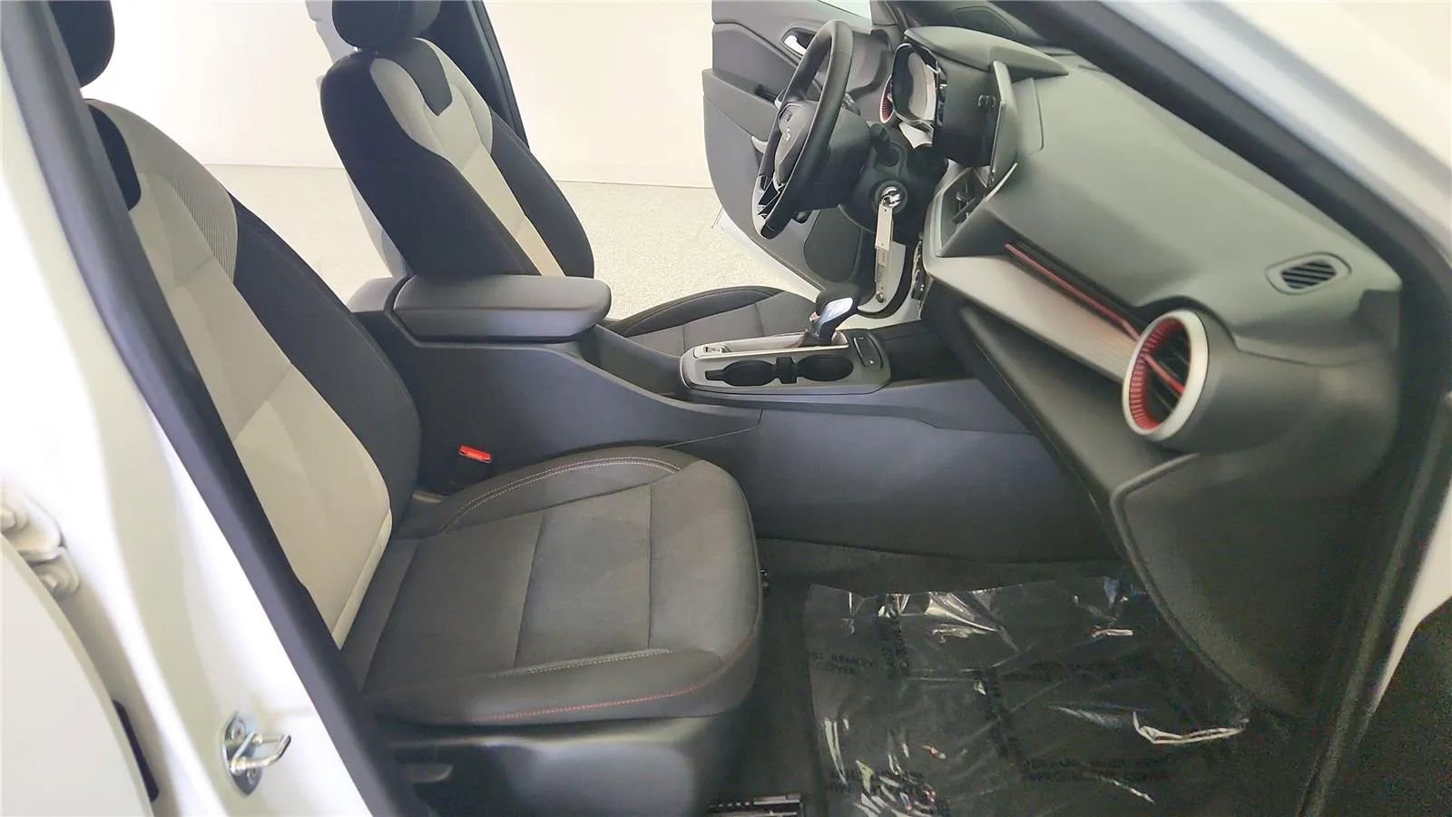 Used 2024 Chevrolet Trax RS w/ Driver Confidence Package image 32