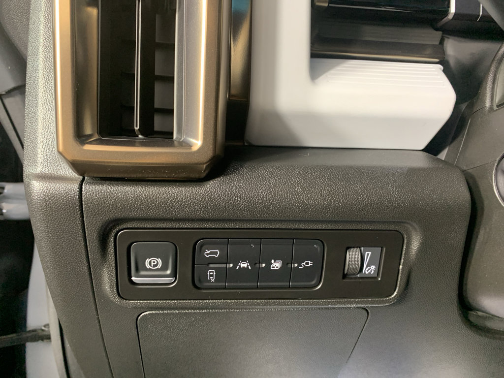 Used 2025 GMC Hummer EV 2X w/ LPO, Sport Package image 17