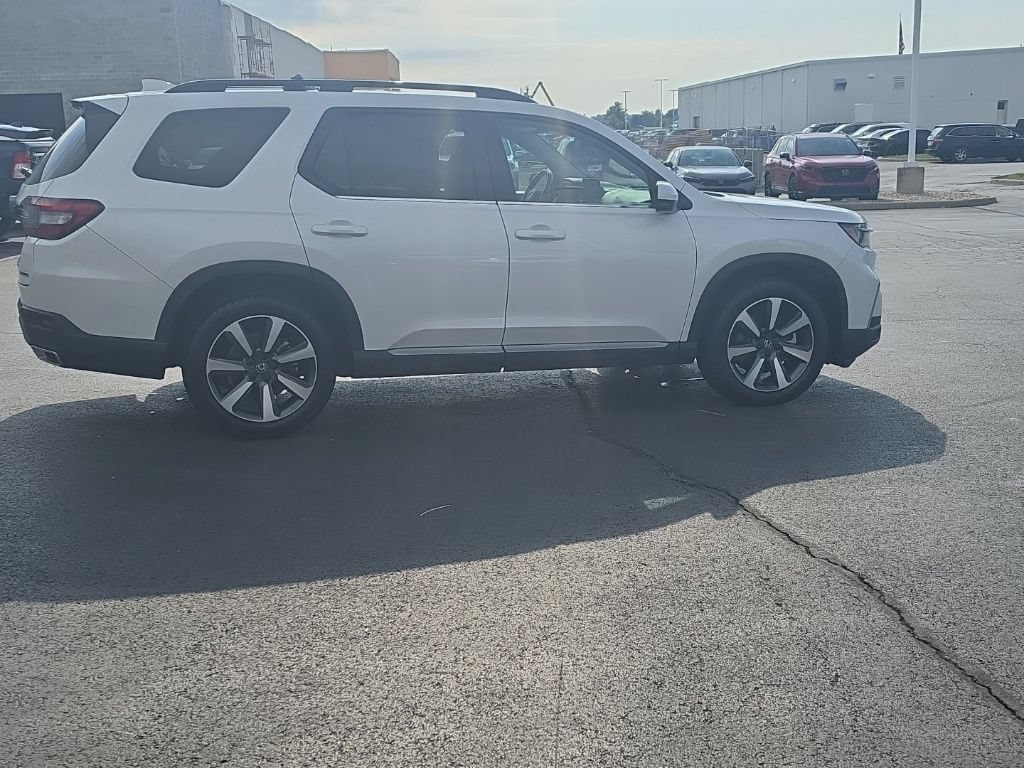 Certified 2025 Honda Pilot Touring image 10