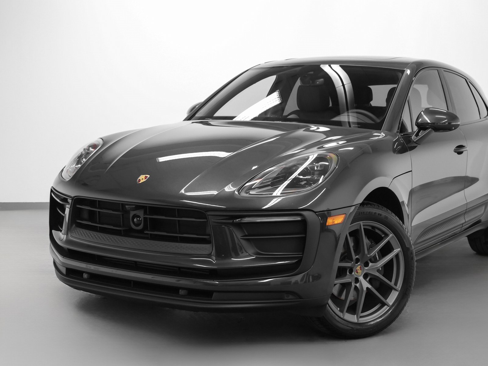 Used 2025 Porsche Macan image 7