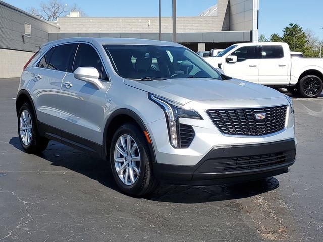 Used 2019 Cadillac XT4 Luxury w/ Cold Weather Package AWD/4WD image 2