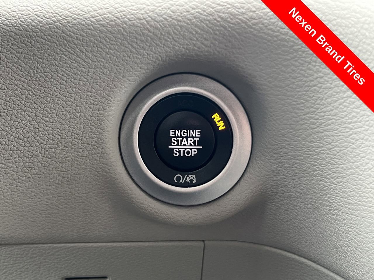 Used 2018 Chrysler Pacifica Touring Plus w/ Tire & Wheel Group image 12