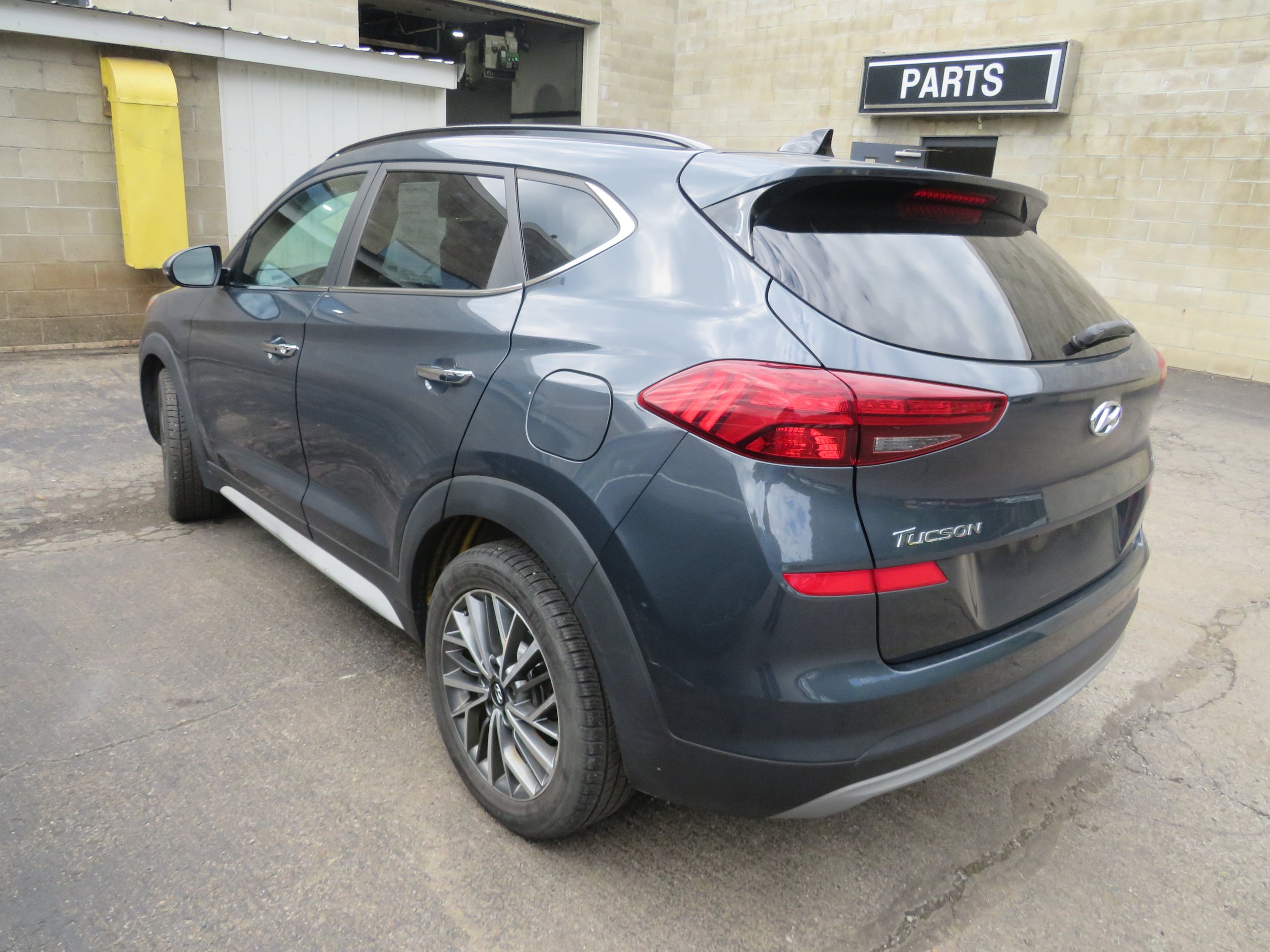 Used 2019 Hyundai Tucson Ultimate w/ Cargo Package AWD/4WD image 4