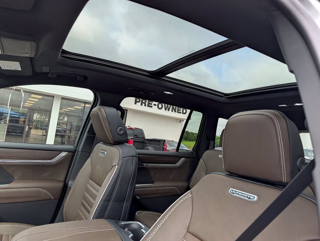 New 2026 GMC Acadia Denali Ultimate w/ LPO, Floor Liner Package AWD/4WD image 26