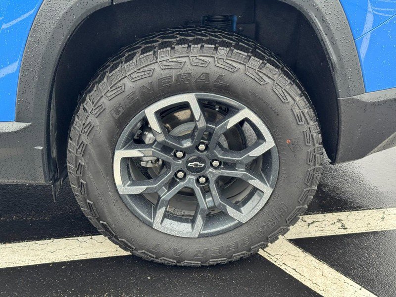 Used 2025 Chevrolet Equinox ACTIV image 6